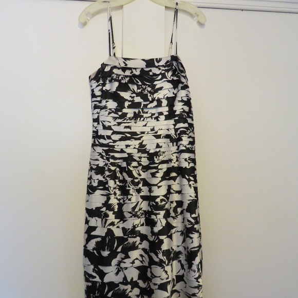 Black & White bodycon dress - Picture 1 of 7